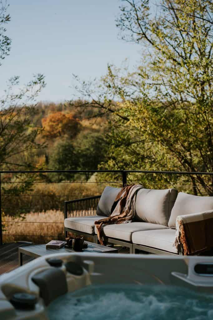 Kerti lakoszoba tóparti kilátással, nyugalom, természet közelsége, tökéletes relaxáció.